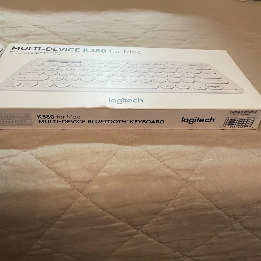 Logitech Bluetooth Keyboard and Mouse in white